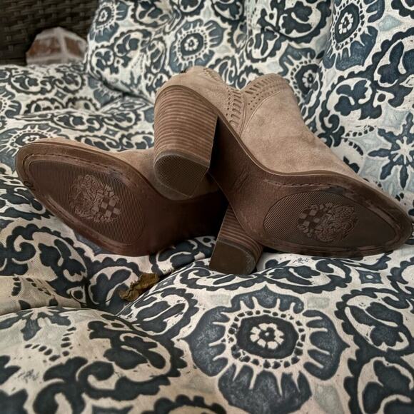 Vince Camuto Suede Women's size 8 Split Shaft Ankle Boots​​ - Picture 7 of 9